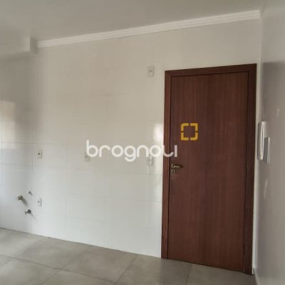 Apartamento com 76m², 2 quartos (sendo 1 suíte), 1 garagem, no bairro Areias em São José