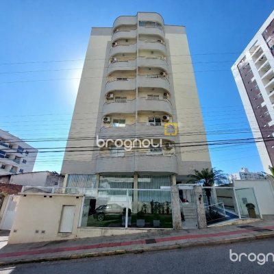 Apartamento com 66m², 2 quartos (sendo 1 suíte), 1 garagem, no bairro Barreiros em São José
