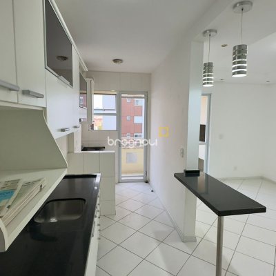Apartamento com 66m², 2 quartos (sendo 1 suíte), 1 garagem, no bairro Barreiros em São José