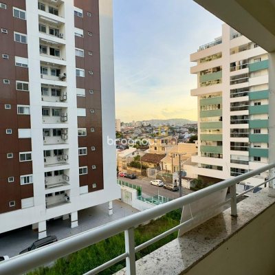 Apartamento com 66m², 2 quartos (sendo 1 suíte), 1 garagem, no bairro Barreiros em São José