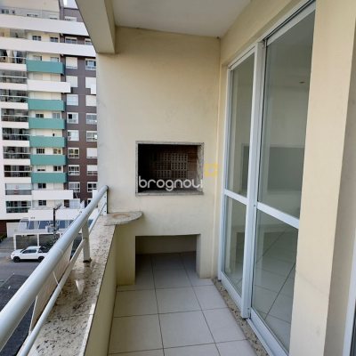 Apartamento com 66m², 2 quartos (sendo 1 suíte), 1 garagem, no bairro Barreiros em São José