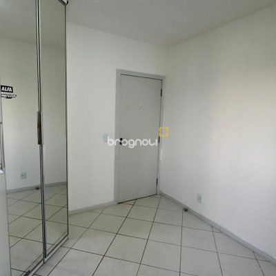 Apartamento com 66m², 2 quartos (sendo 1 suíte), 1 garagem, no bairro Barreiros em São José