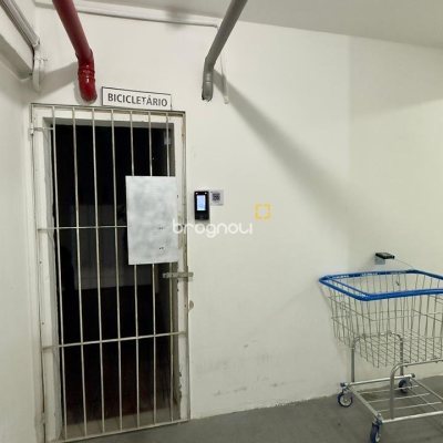 Apartamento com 66m², 2 quartos (sendo 1 suíte), 1 garagem, no bairro Barreiros em São José