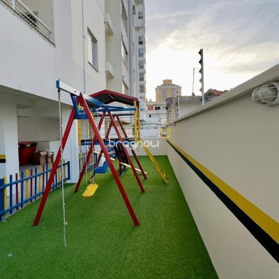 Apartamento com 66m², 2 quartos (sendo 1 suíte), 1 garagem, no bairro Barreiros em São José
