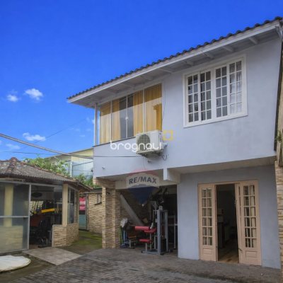 Casa com 144m², 4 quartos (sendo 1 suíte), 7 garagens, no bairro Rio Tavares em Florianópolis