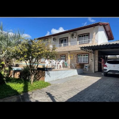 Casa com 144m², 4 quartos (sendo 1 suíte), 7 garagens, no bairro Rio Tavares em Florianópolis