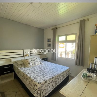 Casa com 144m², 4 quartos (sendo 1 suíte), 7 garagens, no bairro Rio Tavares em Florianópolis