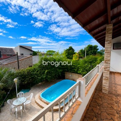 Casa com 144m², 4 quartos (sendo 1 suíte), 7 garagens, no bairro Rio Tavares em Florianópolis