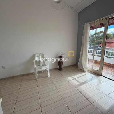Casa com 144m², 4 quartos (sendo 1 suíte), 7 garagens, no bairro Rio Tavares em Florianópolis