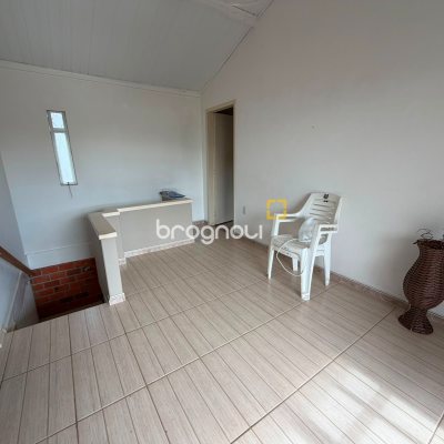 Casa com 144m², 4 quartos (sendo 1 suíte), 7 garagens, no bairro Rio Tavares em Florianópolis