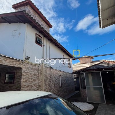 Casa com 144m², 4 quartos (sendo 1 suíte), 7 garagens, no bairro Rio Tavares em Florianópolis