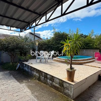 Casa com 144m², 4 quartos (sendo 1 suíte), 7 garagens, no bairro Rio Tavares em Florianópolis