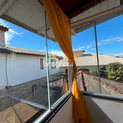 Casa com 144m², 4 quartos (sendo 1 suíte), 7 garagens, no bairro Rio Tavares em Florianópolis
