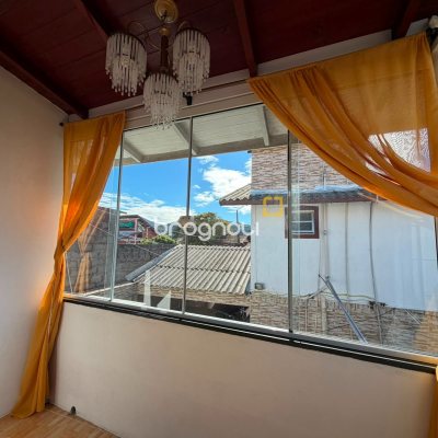 Casa com 144m², 4 quartos (sendo 1 suíte), 7 garagens, no bairro Rio Tavares em Florianópolis