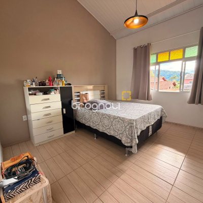 Casa com 144m², 4 quartos (sendo 1 suíte), 7 garagens, no bairro Rio Tavares em Florianópolis