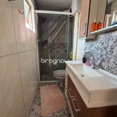 Casa com 144m², 4 quartos (sendo 1 suíte), 7 garagens, no bairro Rio Tavares em Florianópolis