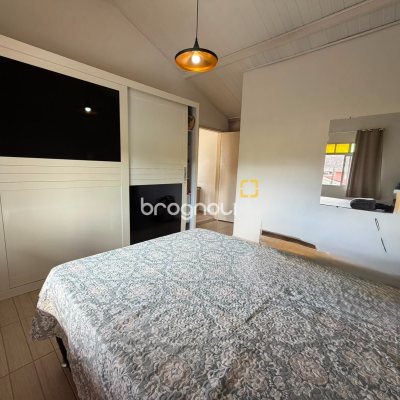 Casa com 144m², 4 quartos (sendo 1 suíte), 7 garagens, no bairro Rio Tavares em Florianópolis