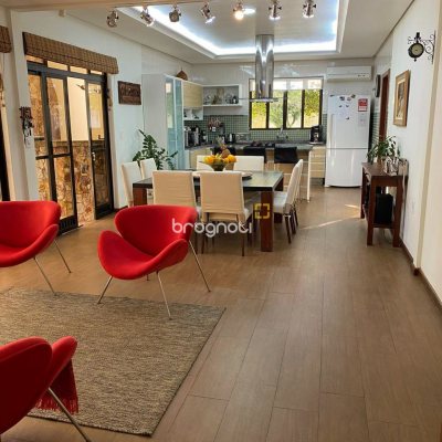 Casa com 454m², 5 quartos (sendo 4 suítes), 2 garagens, no bairro Saco Grande em Florianópolis