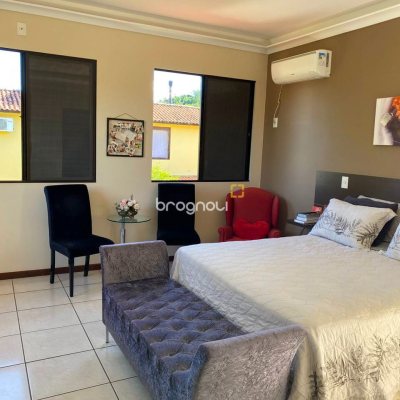 Casa com 454m², 5 quartos (sendo 4 suítes), 2 garagens, no bairro Saco Grande em Florianópolis