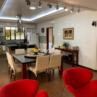 Casa com 454m², 5 quartos (sendo 4 suítes), 2 garagens, no bairro Saco Grande em Florianópolis