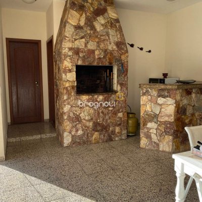 Casa com 454m², 5 quartos (sendo 4 suítes), 2 garagens, no bairro Saco Grande em Florianópolis