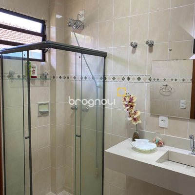 Casa com 454m², 5 quartos (sendo 4 suítes), 2 garagens, no bairro Saco Grande em Florianópolis
