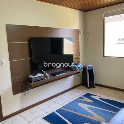 Casa com 454m², 5 quartos (sendo 4 suítes), 2 garagens, no bairro Saco Grande em Florianópolis