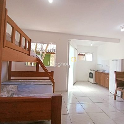 Hotel com 372m², 6 quartos, 3 garagens, no bairro São João do Rio Vermelho em Florianópolis