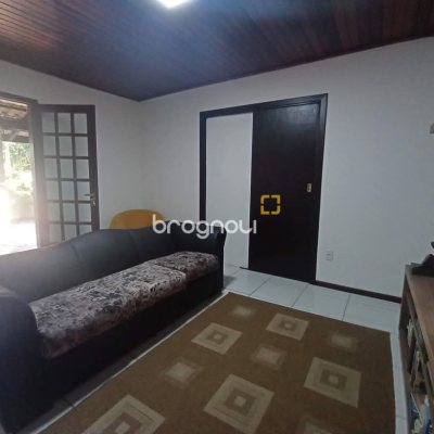 Hotel com 372m², 6 quartos, 3 garagens, no bairro São João do Rio Vermelho em Florianópolis