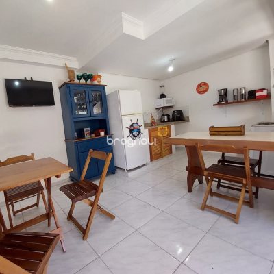 Hotel com 372m², 6 quartos, 3 garagens, no bairro São João do Rio Vermelho em Florianópolis