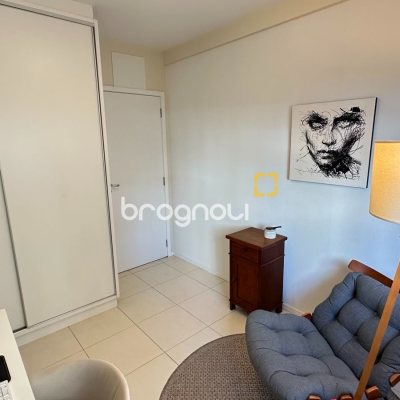 Apartamento com 69m², 2 quartos (sendo 1 suíte), 1 garagem, no bairro Trindade em Florianópolis