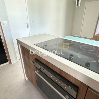 Apartamento com 71m², 2 quartos (sendo 1 suíte), 1 garagem, no bairro Trindade em Florianópolis