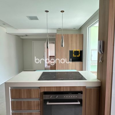 Apartamento com 71m², 2 quartos (sendo 1 suíte), 1 garagem, no bairro Trindade em Florianópolis