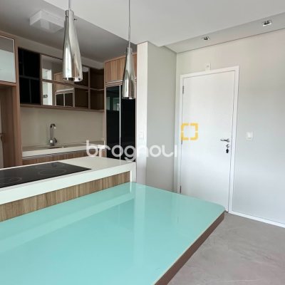 Apartamento com 71m², 2 quartos (sendo 1 suíte), 1 garagem, no bairro Trindade em Florianópolis