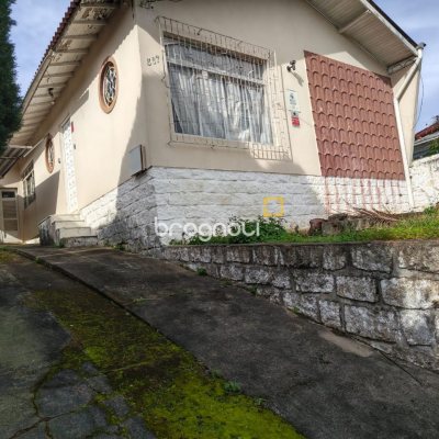 Casa com 114m², 3 quartos, 2 garagens, no bairro Capoeiras em Florianópolis