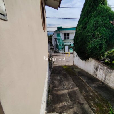 Casa com 114m², 3 quartos, 2 garagens, no bairro Capoeiras em Florianópolis