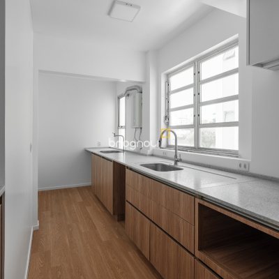 Apartamento com 96m², 3 quartos (sendo 2 suítes), 1 garagem, no bairro Centro em Florianópolis