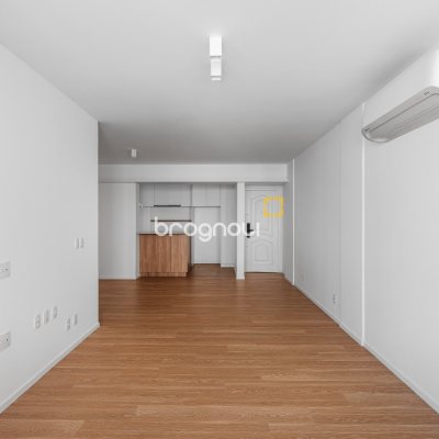 Apartamento com 96m², 3 quartos (sendo 2 suítes), 1 garagem, no bairro Centro em Florianópolis