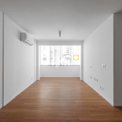 Apartamento com 96m², 3 quartos (sendo 2 suítes), 1 garagem, no bairro Centro em Florianópolis