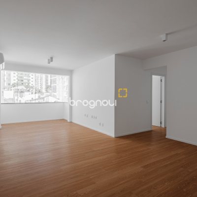 Apartamento com 96m², 3 quartos (sendo 2 suítes), 1 garagem, no bairro Centro em Florianópolis