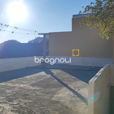 Casa com 95m², 3 quartos (sendo 1 suíte), 4 garagens, no bairro Capoeiras em Florianópolis