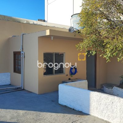 Casa com 95m², 3 quartos (sendo 1 suíte), 4 garagens, no bairro Capoeiras em Florianópolis