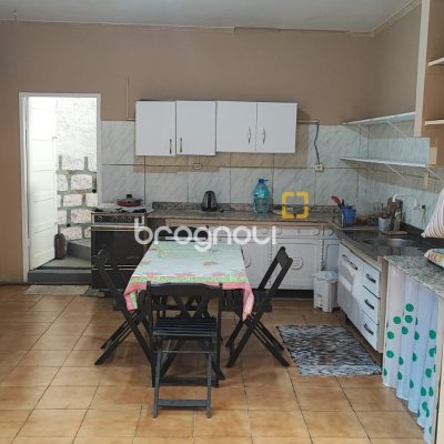 Casa com 95m², 3 quartos (sendo 1 suíte), 4 garagens, no bairro Capoeiras em Florianópolis