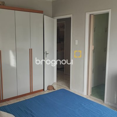 Casa com 95m², 3 quartos (sendo 1 suíte), 4 garagens, no bairro Capoeiras em Florianópolis