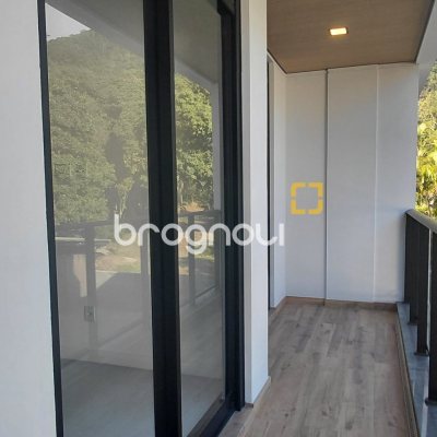 Apartamento com 93m², 2 quartos (sendo 2 suítes), 2 garagens, no bairro Santo Antônio de Lisboa em Florianópolis