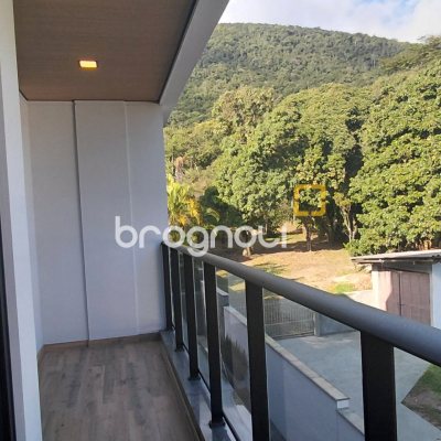 Apartamento com 93m², 2 quartos (sendo 2 suítes), 2 garagens, no bairro Santo Antônio de Lisboa em Florianópolis