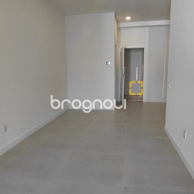 Apartamento com 93m², 2 quartos (sendo 2 suítes), 2 garagens, no bairro Santo Antônio de Lisboa em Florianópolis