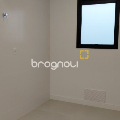 Apartamento com 93m², 2 quartos (sendo 2 suítes), 2 garagens, no bairro Santo Antônio de Lisboa em Florianópolis
