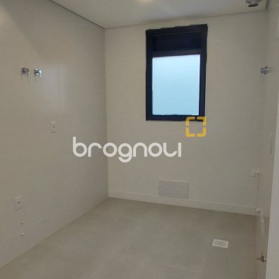 Apartamento com 93m², 2 quartos (sendo 2 suítes), 2 garagens, no bairro Santo Antônio de Lisboa em Florianópolis