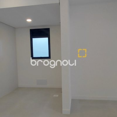 Apartamento com 93m², 2 quartos (sendo 2 suítes), 2 garagens, no bairro Santo Antônio de Lisboa em Florianópolis